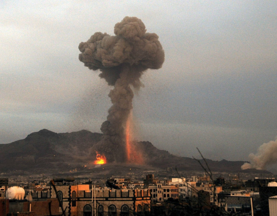 Intense Air Raids by US and UK Warplanes in Yemen Leave 16 Dead and 30 Injured